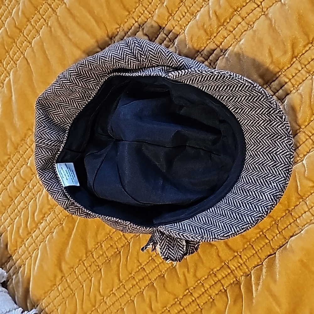 Cute hat - Picture 2 of 5